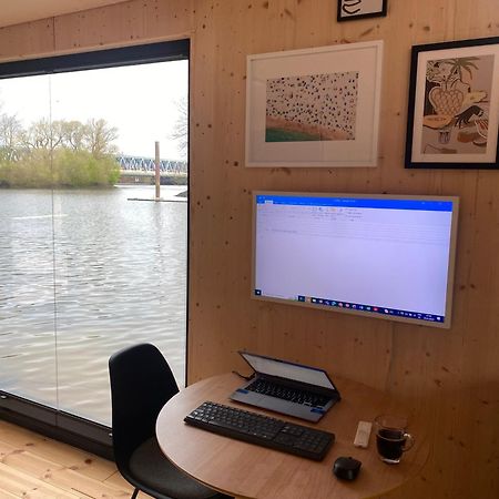 Hausboot Off Im Diamantgraben An Der Elbe Hotel Hamborg Eksteriør billede